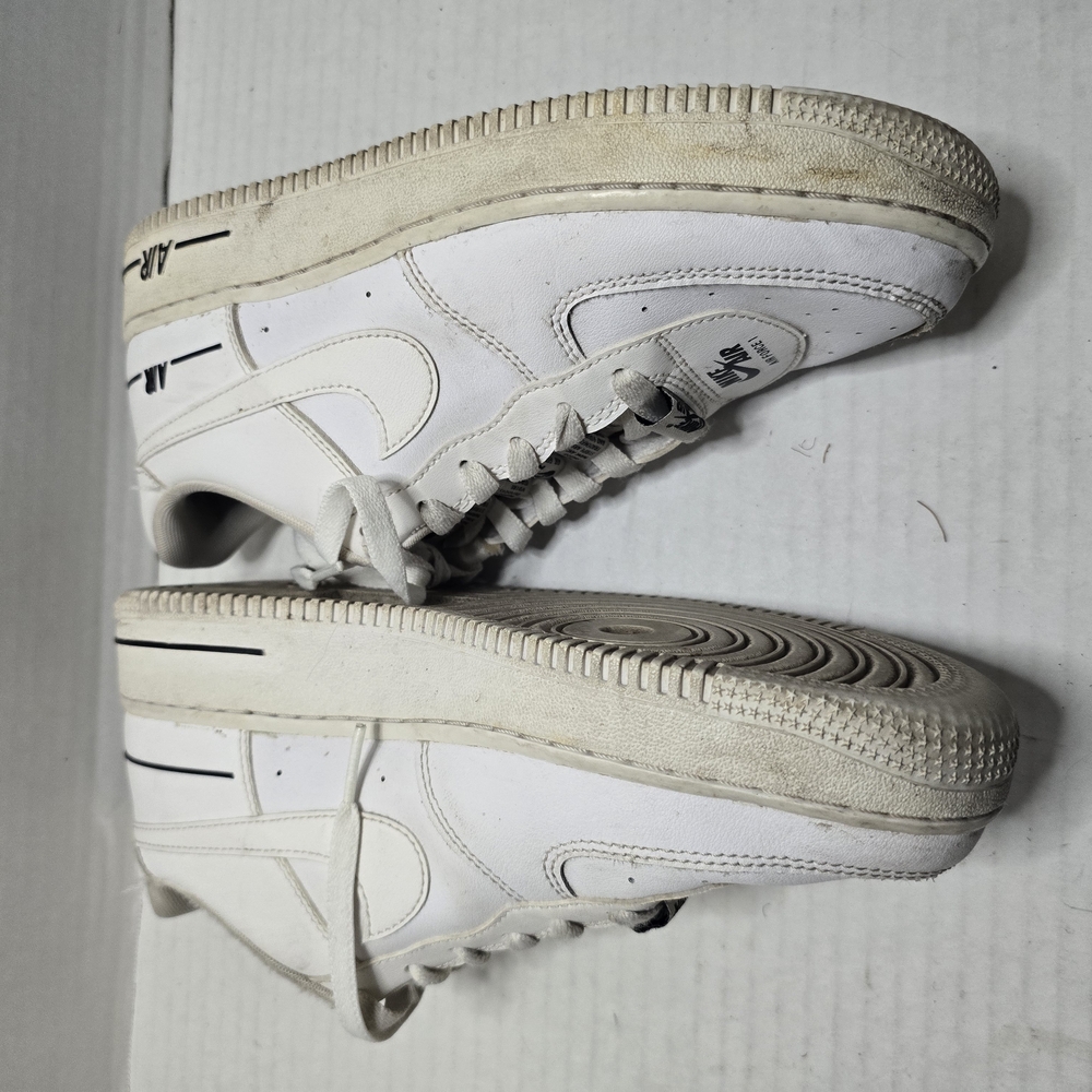 Nike White Sneakers‎ Minimalist Design